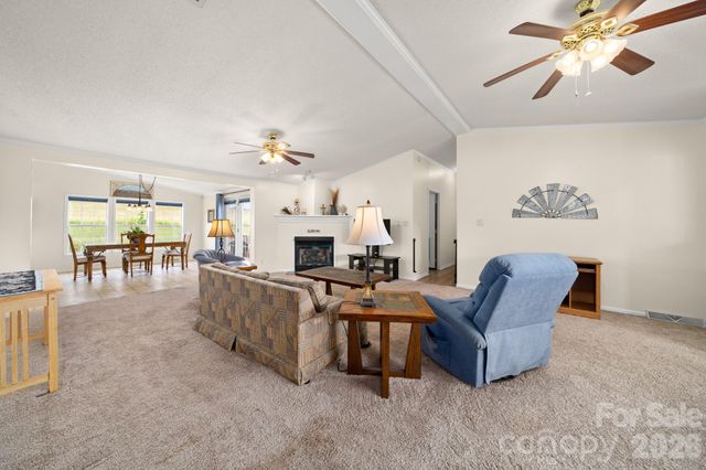 30 Countryside Drive, Hendersonville, NC 28792