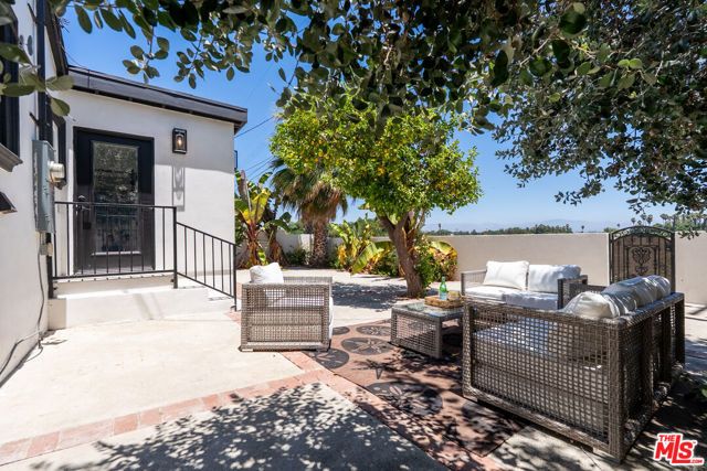 6160 Shoshone Avenue, Los Angeles, CA 91316