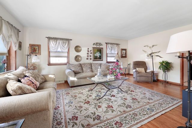 7843 Jackson Avenue, Munster, IN 46321