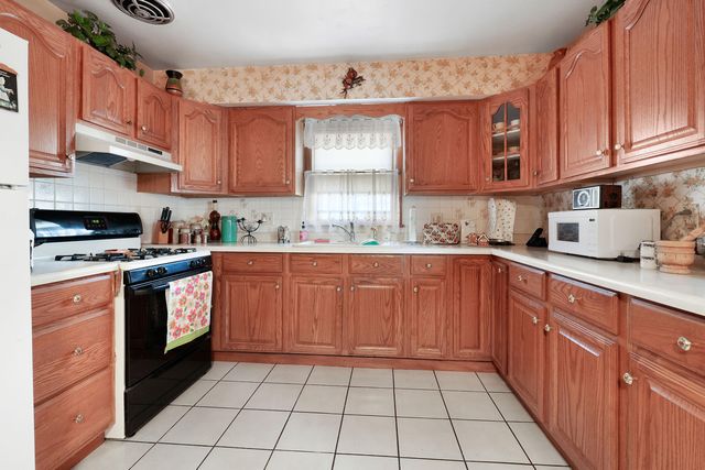 7843 Jackson Avenue, Munster, IN 46321