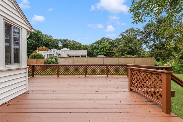 18 Laurel Lane, Lincoln, RI 02865