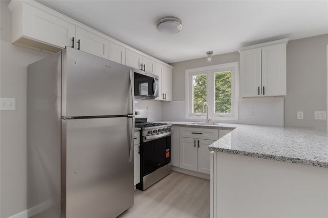 18 Laurel Lane, Lincoln, RI 02865