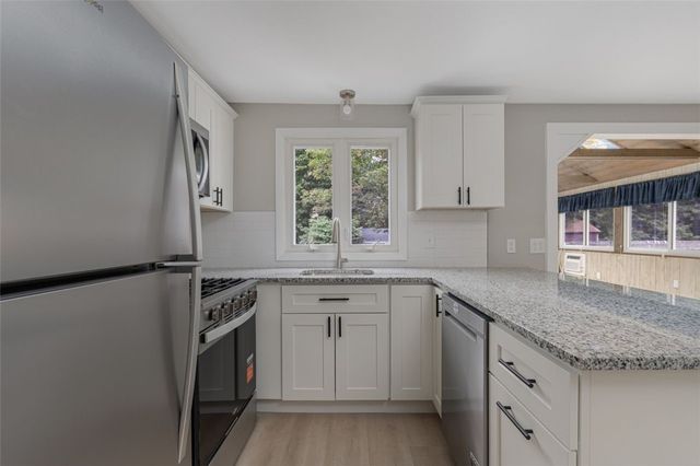18 Laurel Lane, Lincoln, RI 02865