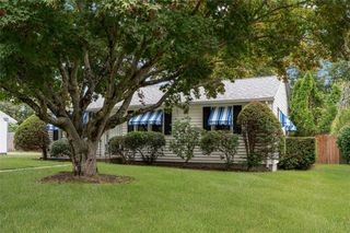 18 Laurel Lane, Lincoln, RI 02865
