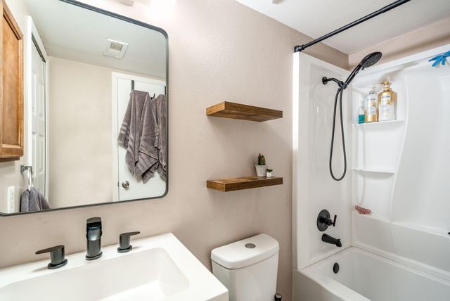 143 Pecos Loop SE, Rio Rancho, NM 87124