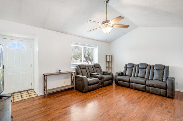 143 Pecos Loop SE, Rio Rancho, NM 87124