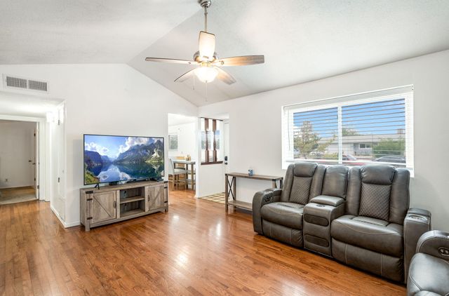 143 Pecos Loop SE, Rio Rancho, NM 87124