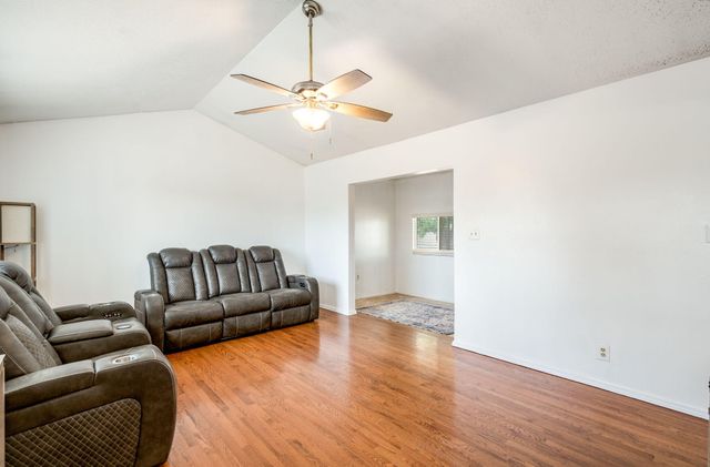 143 Pecos Loop SE, Rio Rancho, NM 87124