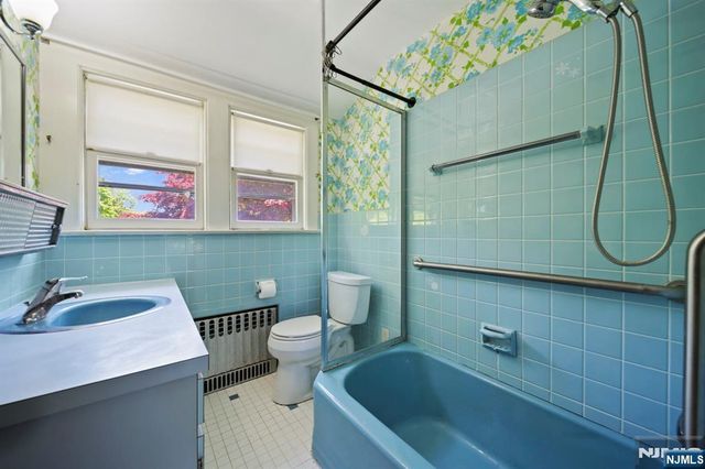 35 Mulder Lane, Midland Park, NJ 07432