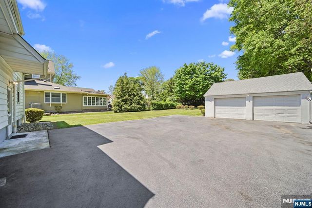 35 Mulder Lane, Midland Park, NJ 07432
