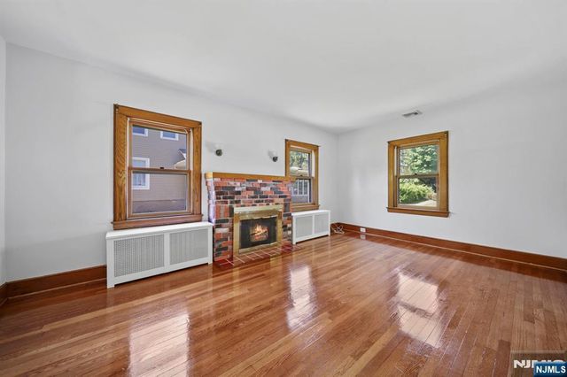 35 Mulder Lane, Midland Park, NJ 07432