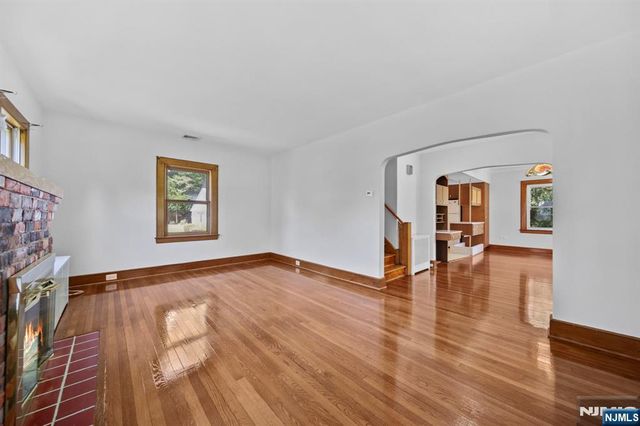 35 Mulder Lane, Midland Park, NJ 07432