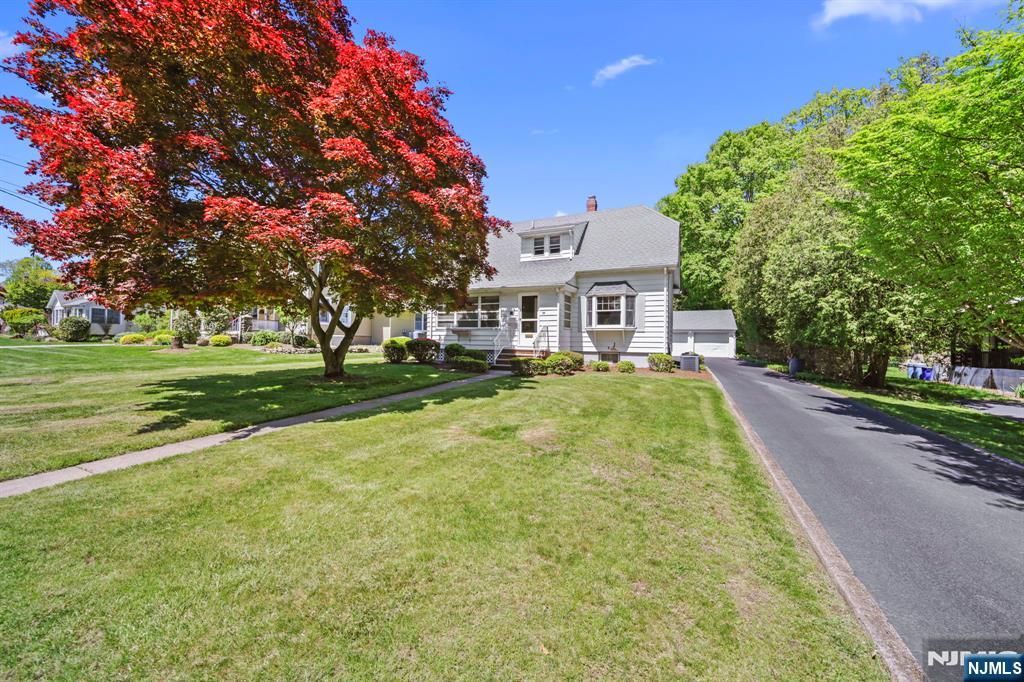 35 Mulder Lane, Midland Park, NJ 07432