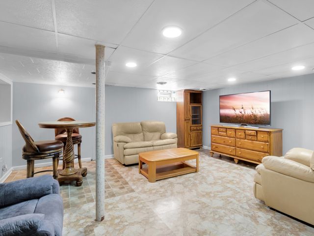 18 E 155th Place, South Holland, IL 60473