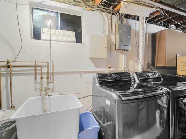 18 E 155th Place, South Holland, IL 60473
