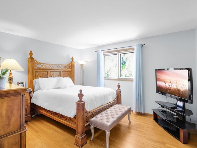 18 E 155th Place, South Holland, IL 60473