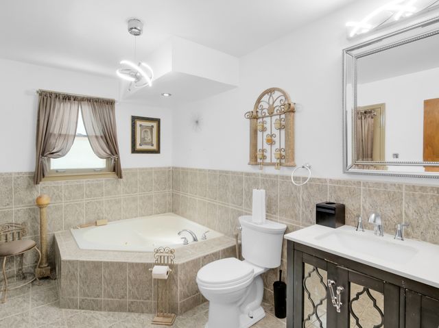 18 E 155th Place, South Holland, IL 60473