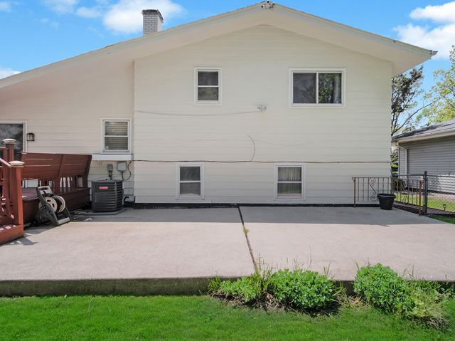 18 E 155th Place, South Holland, IL 60473