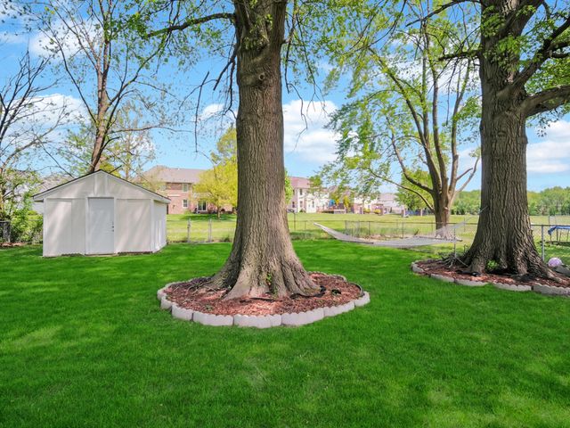 18 E 155th Place, South Holland, IL 60473