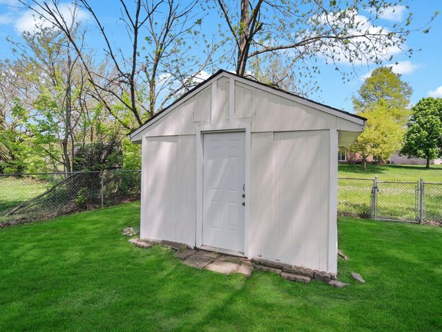 18 E 155th Place, South Holland, IL 60473