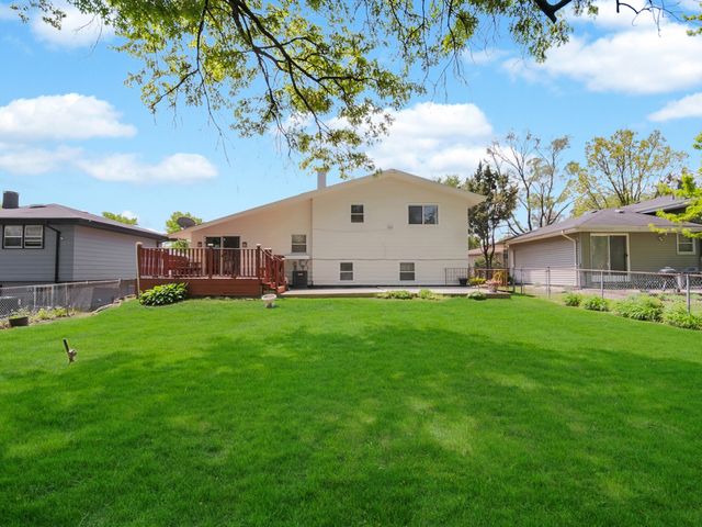 18 E 155th Place, South Holland, IL 60473