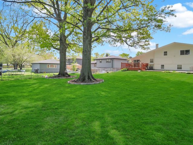 18 E 155th Place, South Holland, IL 60473
