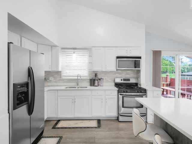 18 E 155th Place, South Holland, IL 60473