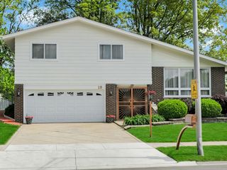18 E 155th Place, South Holland, IL 60473