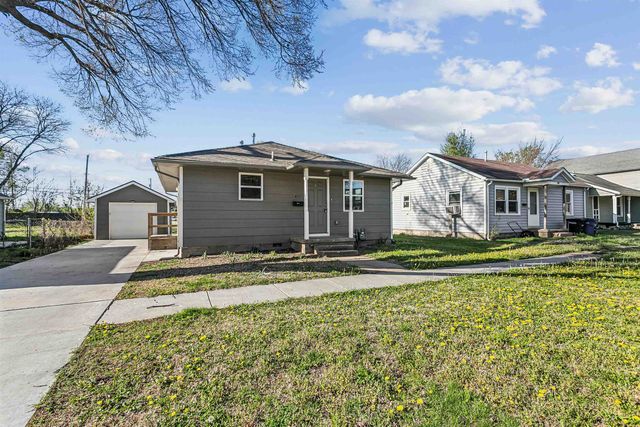 411 E Clark, Augusta, KS 67010