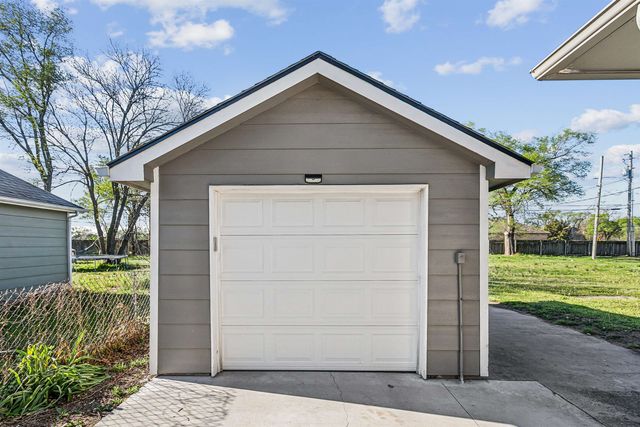 411 E Clark, Augusta, KS 67010