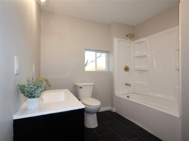 355 NW Aurora Avenue, Des Moines, IA 50313