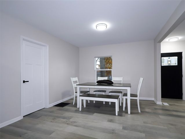 355 NW Aurora Avenue, Des Moines, IA 50313