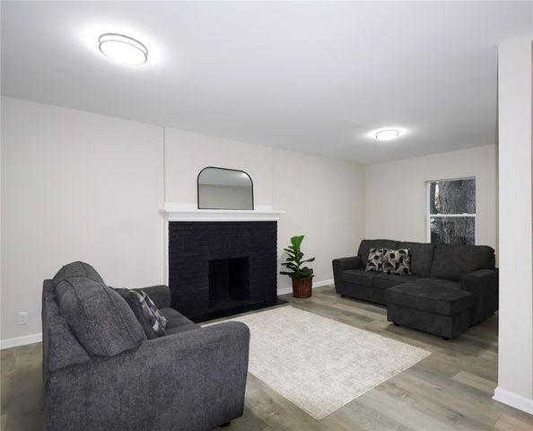 355 NW Aurora Avenue, Des Moines, IA 50313