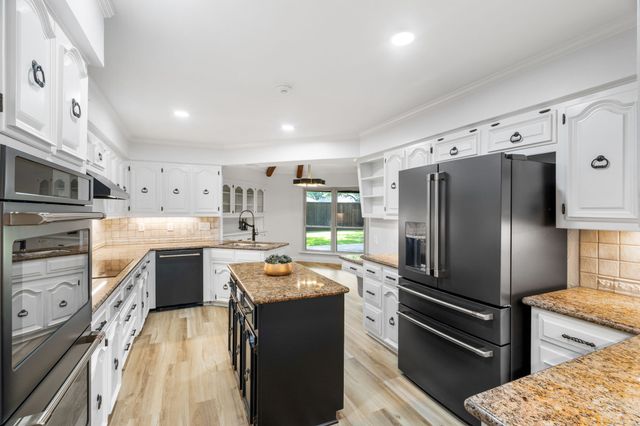 16214 Spring Creek Road, Dallas, TX 75248