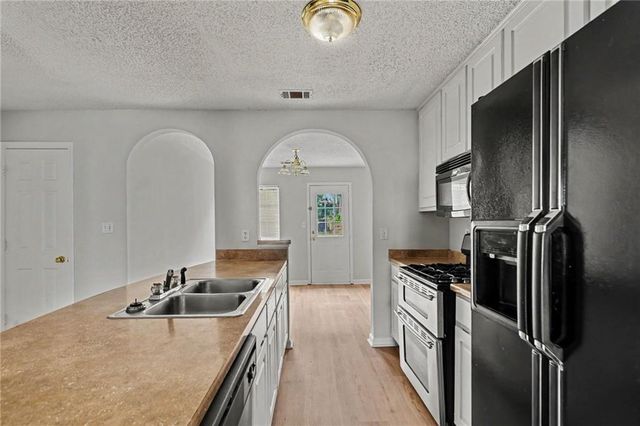 9009 Highland Pass, Fairburn, GA 30213