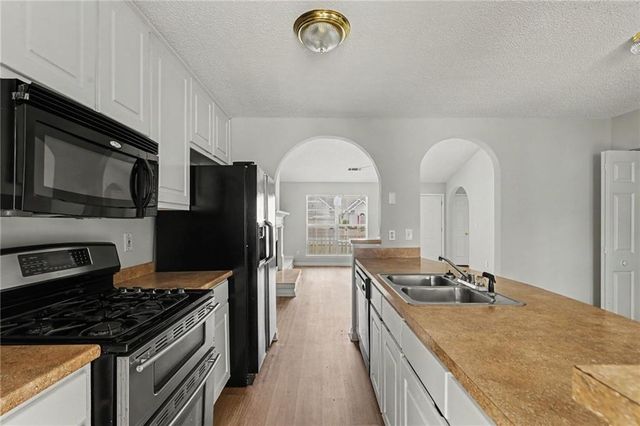 9009 Highland Pass, Fairburn, GA 30213