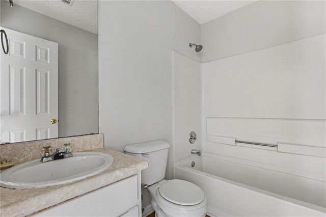 9009 Highland Pass, Fairburn, GA 30213