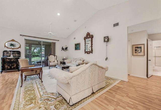 7027 Summer Tree Drive 201, Boynton Beach, FL 33437