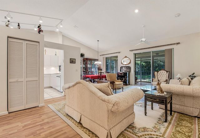 7027 Summer Tree Drive 201, Boynton Beach, FL 33437