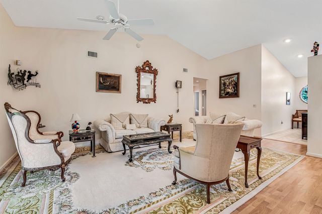 7027 Summer Tree Drive 201, Boynton Beach, FL 33437