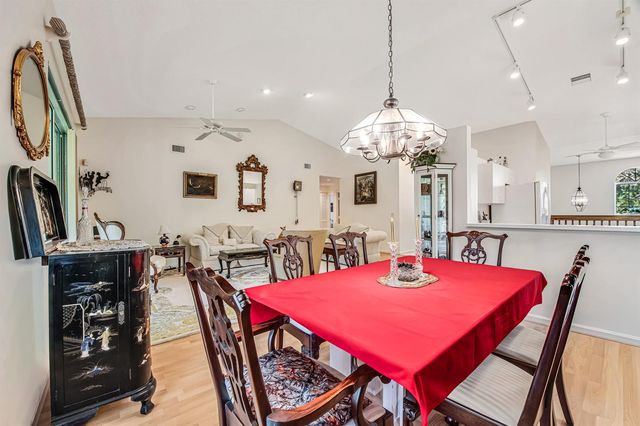 7027 Summer Tree Drive 201, Boynton Beach, FL 33437
