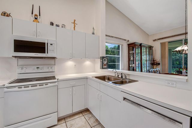 7027 Summer Tree Drive 201, Boynton Beach, FL 33437