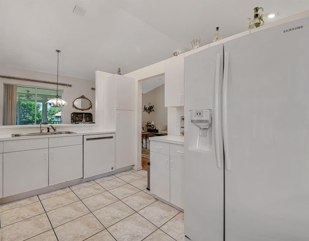 7027 Summer Tree Drive 201, Boynton Beach, FL 33437