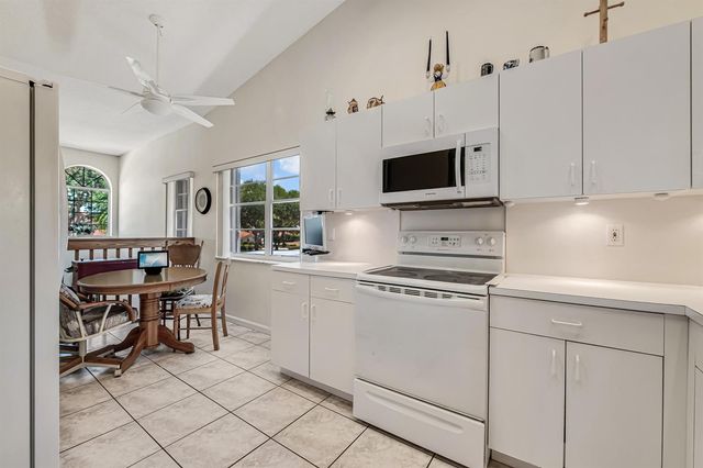 7027 Summer Tree Drive 201, Boynton Beach, FL 33437