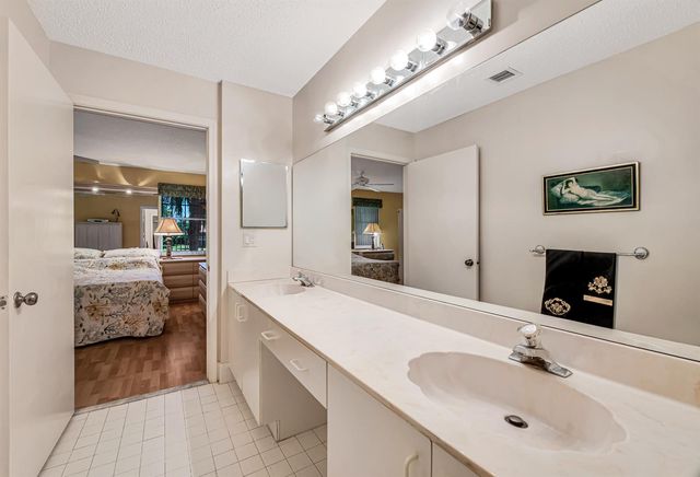 7027 Summer Tree Drive 201, Boynton Beach, FL 33437