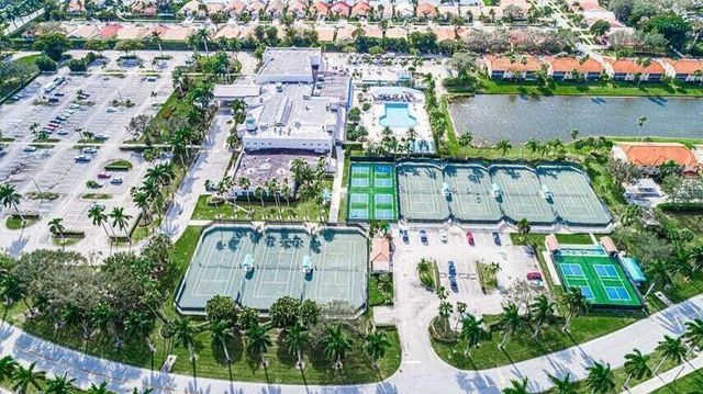 7027 Summer Tree Drive 201, Boynton Beach, FL 33437
