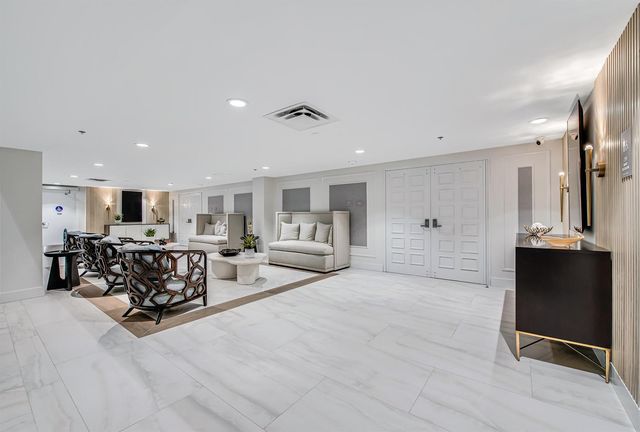 7027 Summer Tree Drive 201, Boynton Beach, FL 33437