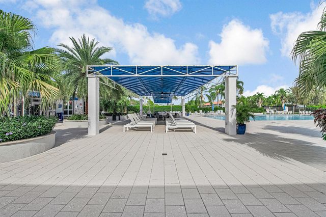 7027 Summer Tree Drive 201, Boynton Beach, FL 33437