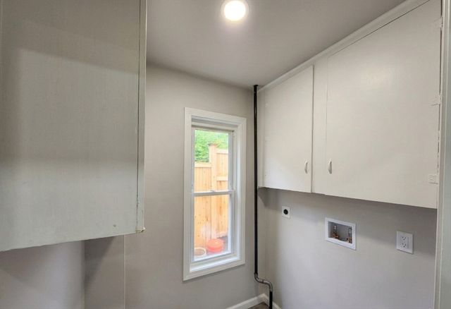 179 Sargeant St, Holyoke, MA 01040