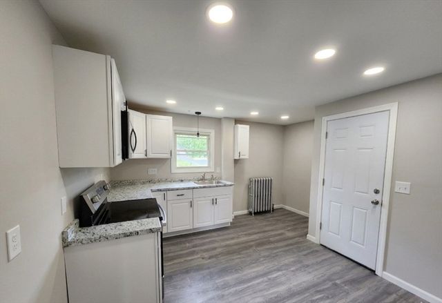 179 Sargeant St, Holyoke, MA 01040